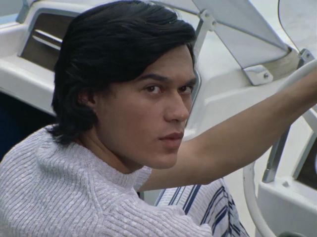 归来的奥特曼上译版乡秀树开游艇去调查雪子被红色烟雾弄瞎