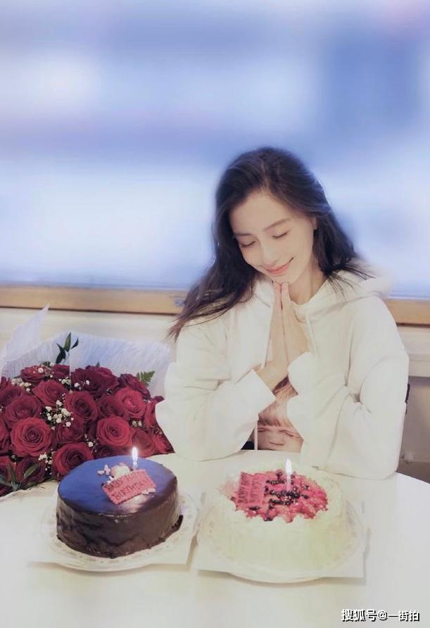 baby杨颖生日心情大好,晒自拍和粉丝分享,网友:不见黄晓明_拍照片