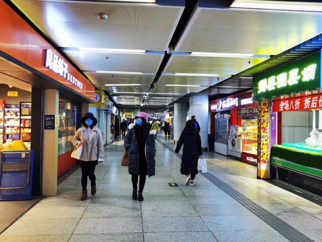 新街口重点商圈晚间营业时间延长最晚至2000