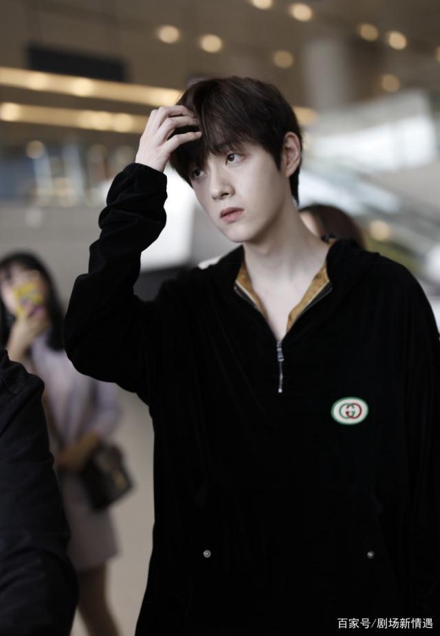 男神美照,图二男星王喆现身机场,阳光帅气星范十