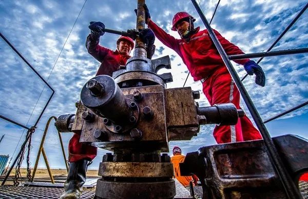 保上产专栏油田修井人