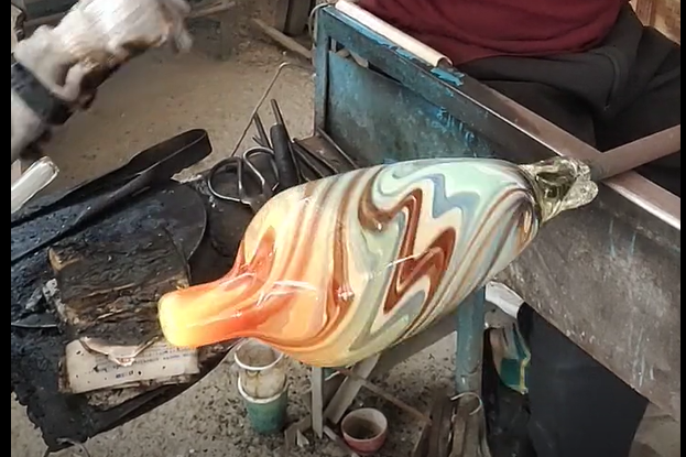 琉璃手工艺制作花瓶中国非物质文化遗产