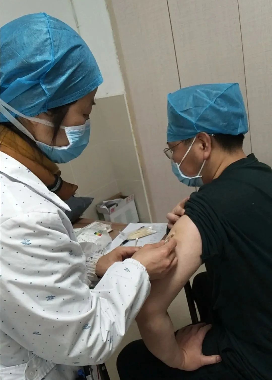 人员,并向市卫健委申请给一线医护人员注射胸腺肽以进一步增强抵抗力