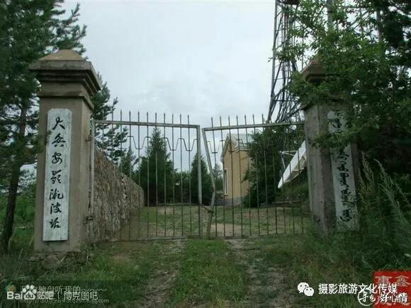 兴安岭山上风电设备伊列克得沟口飞机库列车正从46km开往石门子站原创