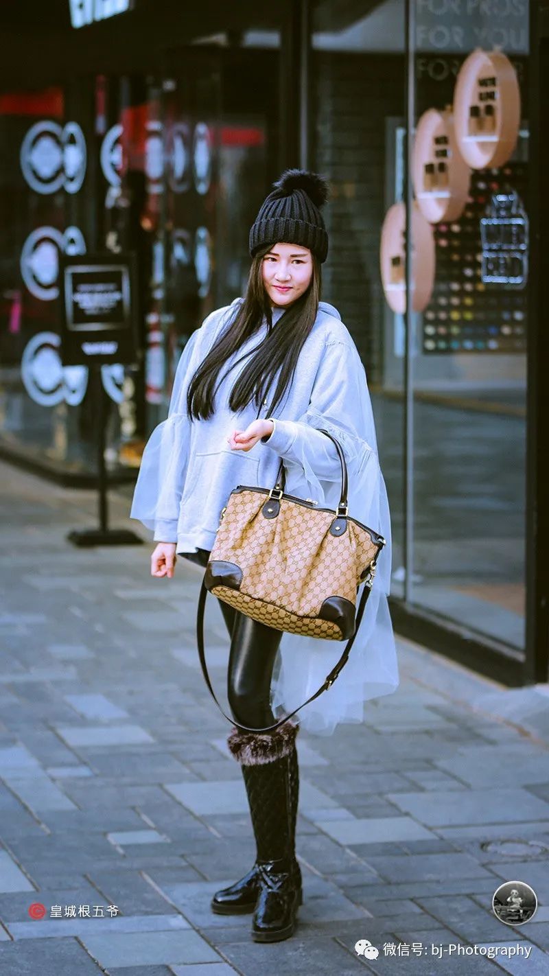 三里屯街拍是捕捉潮人穿搭的艺术,更是引领时尚潮流的先行者