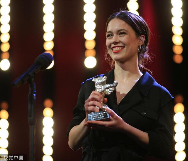 葆拉·贝尔《温蒂妮》获得最佳女主角.