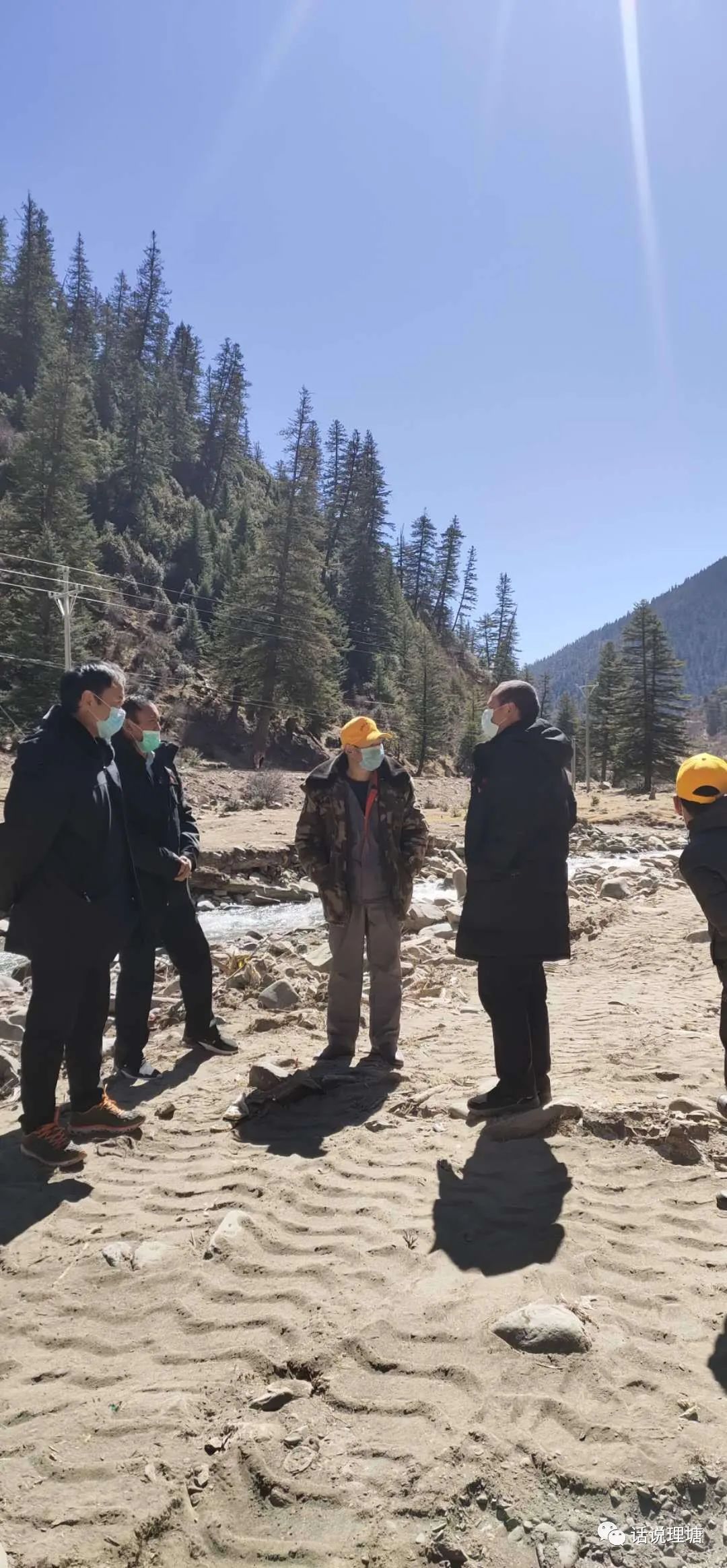 2月29日,县委副书记达瓦邓珠到君坝乡若西村查看生物质颗粒燃料工厂