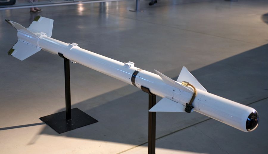 其中具体规定了从1957-1961年,中国从苏联引进4种导弹.