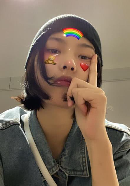 上《快乐大本营》疑穿情侣款秀恩爱,网友直呼甜到了_赵佳丽