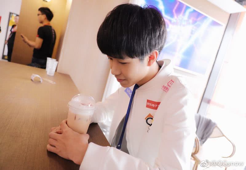 qg零封rw:许诺表现真不错,几波开团都开到关键c位,锁定首发有希望!