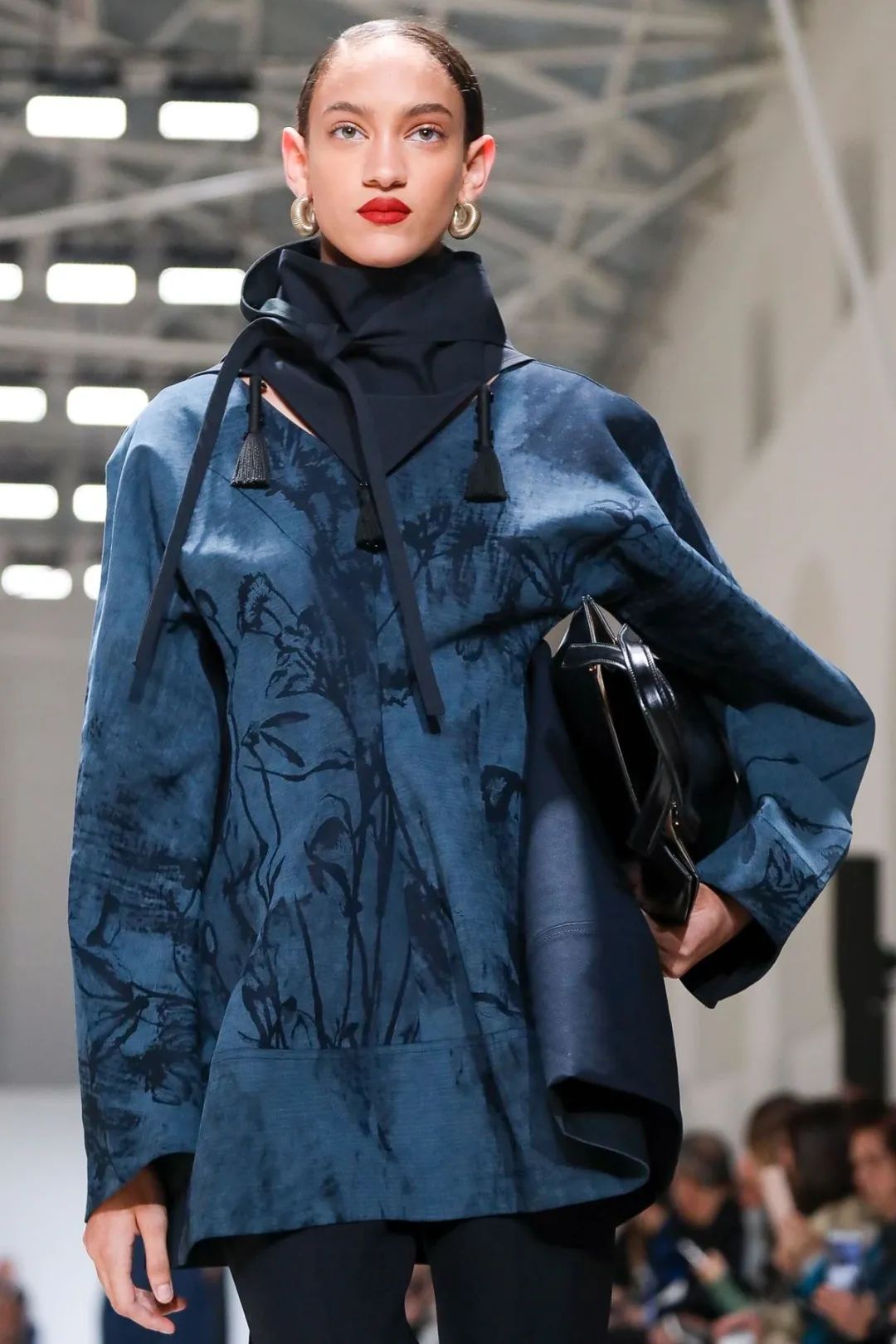 极简时装jilsander极简不是一味地做减法在纯粹轻松的设计中寻找服装