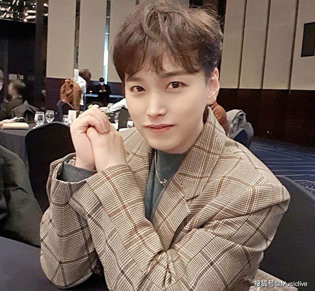 李晟敏发文翻唱iu新歌爱的迫降但粉丝都在喊他退团为啥