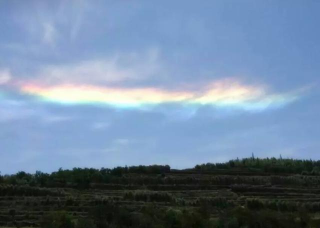 某些地方地震前往往会出现一些奇怪现象地光就是其中之一