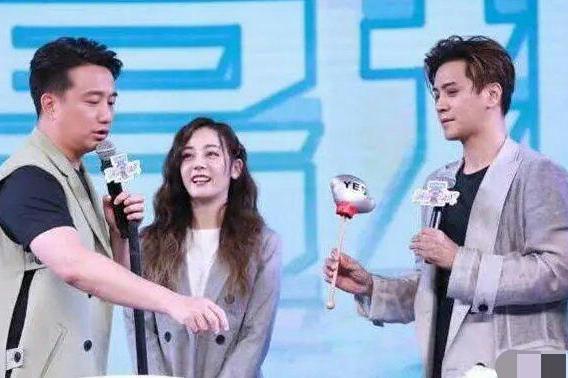 原创 黄磊关注迪丽热巴超话,直言很喜欢热巴,前辈变粉丝?