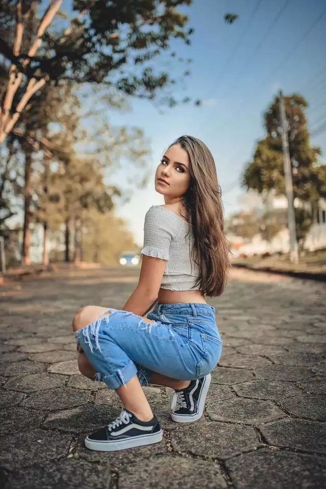 想要拍出大长腿试67试这几种拍照姿势