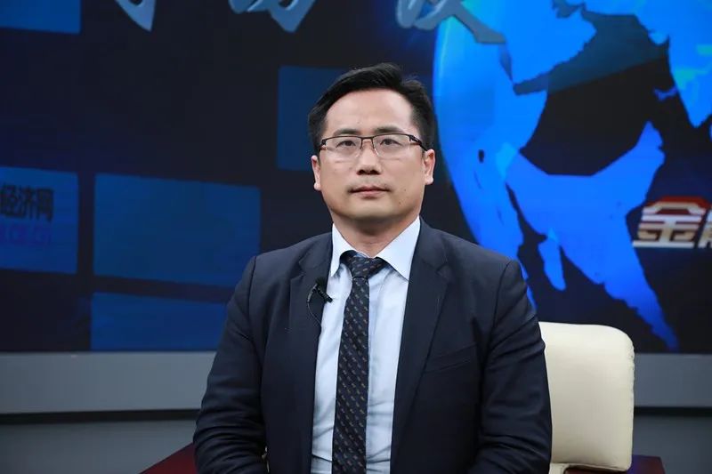 杨德龙中国证券业协会首席经济学家委员会委员,前海开源基金首席经济