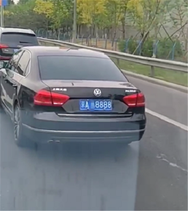 最具风头的帕萨特落地22万牌值6位数还是京a开头