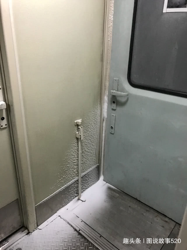 深冬开往23内蒙火车花312元买张软卧看看里面有啥高级的