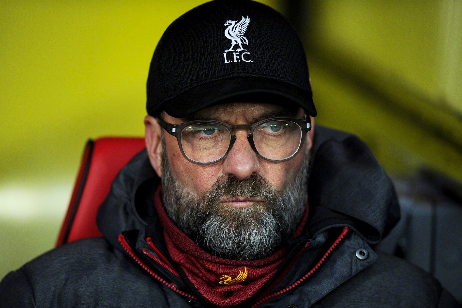 原创 2万球迷见证疯狂的3-0!克洛普铁青着脸,范戴克萨拉赫耷拉着脑袋