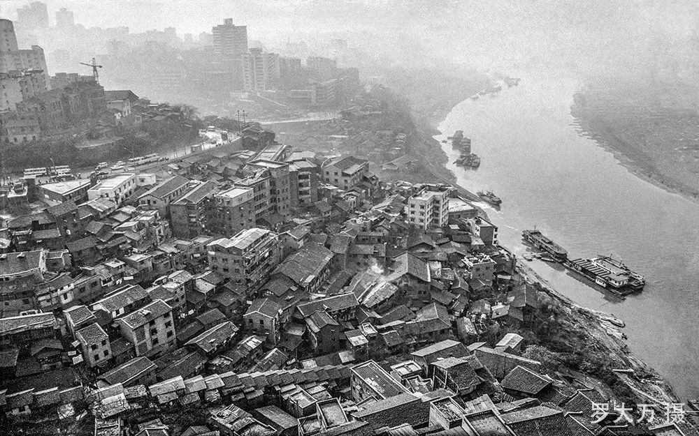 这些重庆渝中老照片以母城渝中的变迁发展为线索,留存乡愁于现代都市