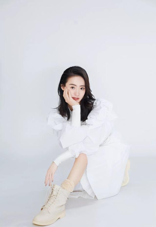 演员依灵签约东洋天映 星途漫漫并肩前行