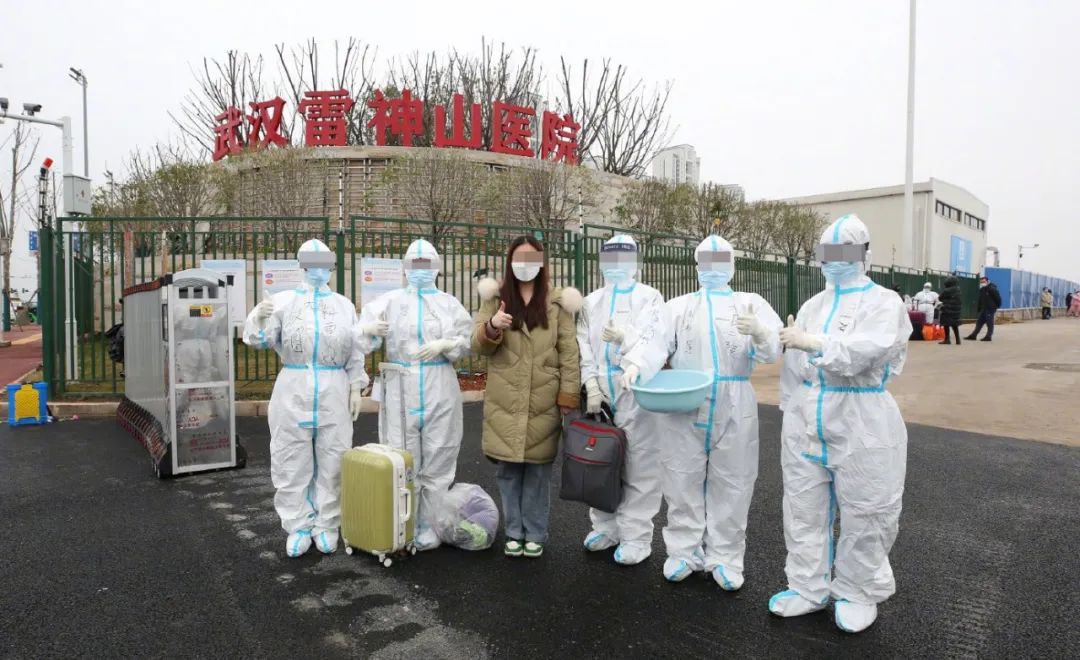 疫情下最特殊的照片30万网友泪崩