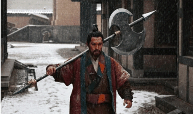 车轮板斧,顾名思义,之所以得名,是因为武器的板斧有车轮那么大,而且有