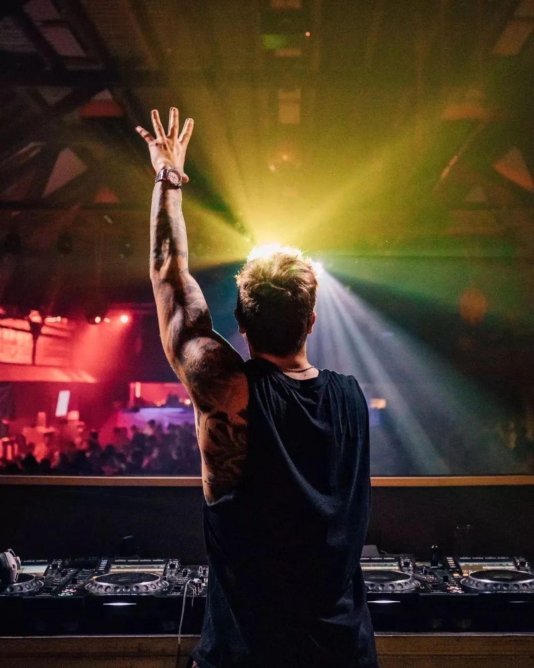 今晚9点跟着百大djdannyavila直播间一起摇摆