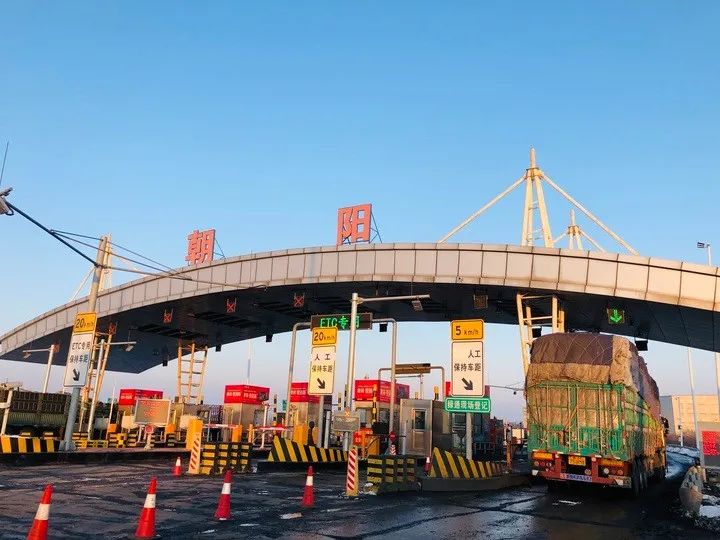 黑龙江省气象台继续发布道路结冰黄色预警多条高速解除封闭但限速限行