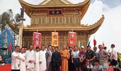 女版李连杰峨眉派第一美女凌云最近好拉风因亮剑倒垃圾走红