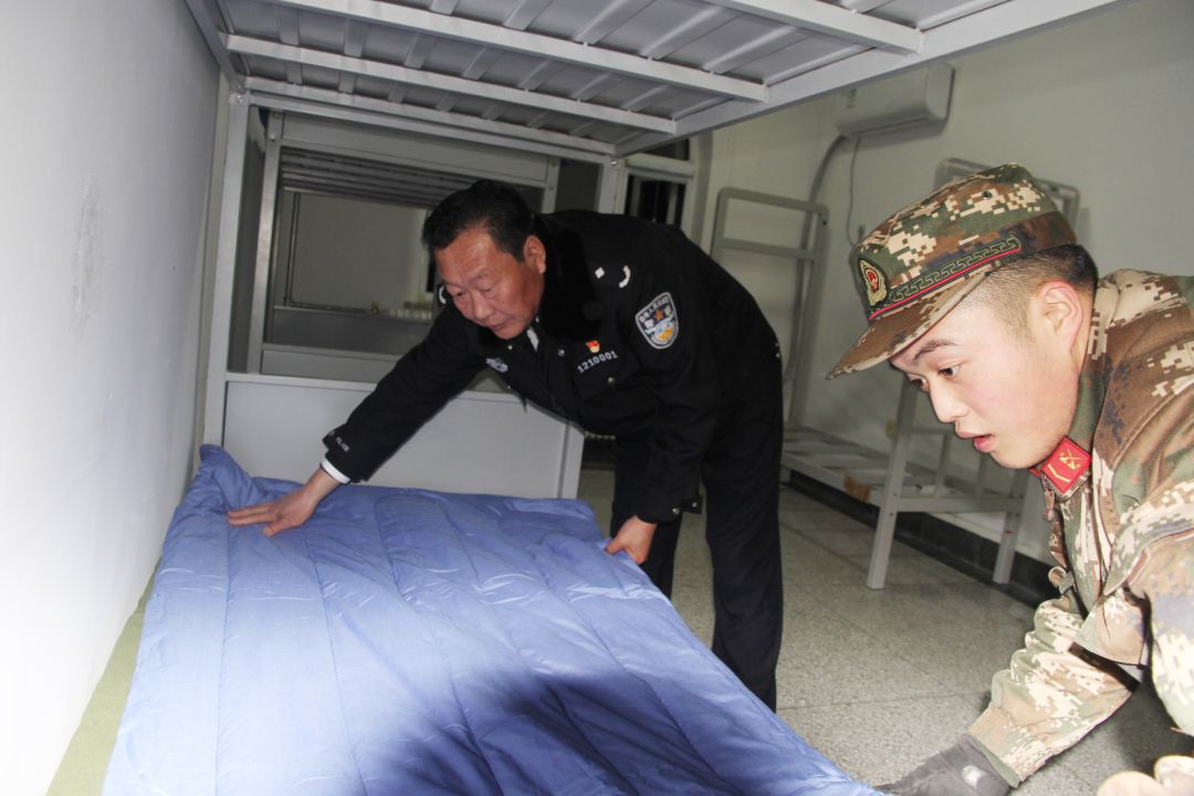 机制""九突出"的要求,不断完善疫情防控方案预案,发挥了"领头羊"作用