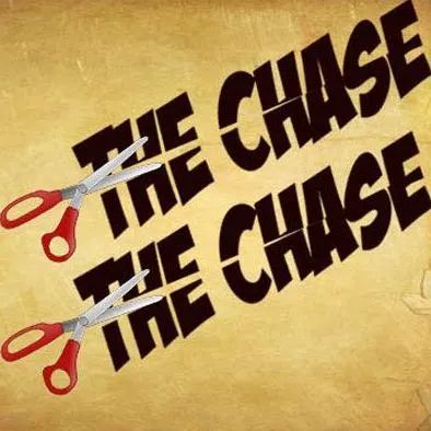 起源于电影场景中,"chase"一词是追赶的意思,在喜剧电影里,追戏通常是