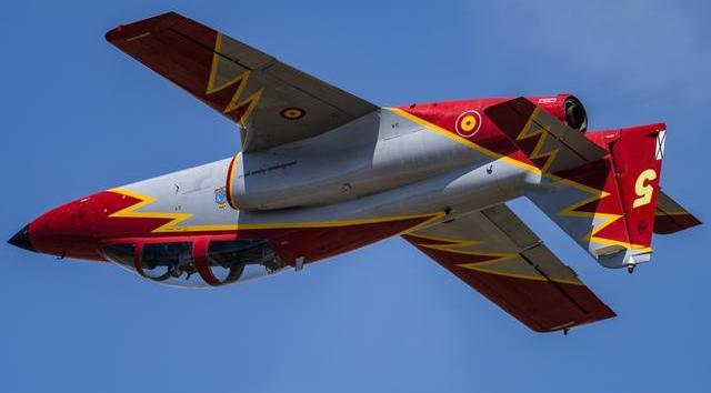 该国空军学院的1架c101高级教练机,在当天执行训练任务的过