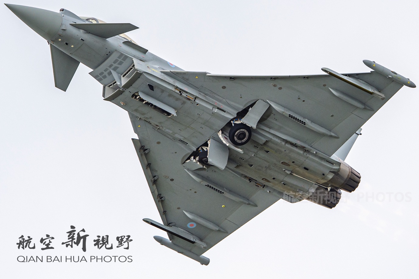 700mm镜头下的台风战斗机满载也能高机动飞行幸亏有个好心脏