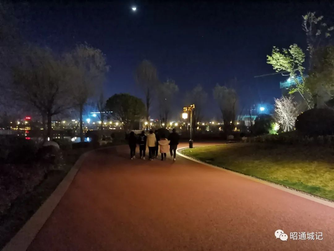 昭通省耕公园夜景图片图片