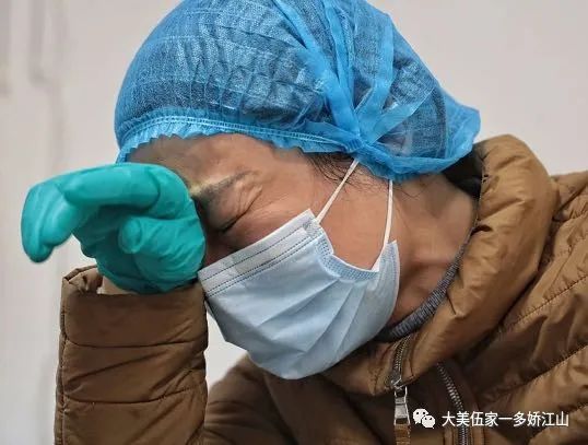 伍家岗人手绘抗疫感动瞬间满满正能量