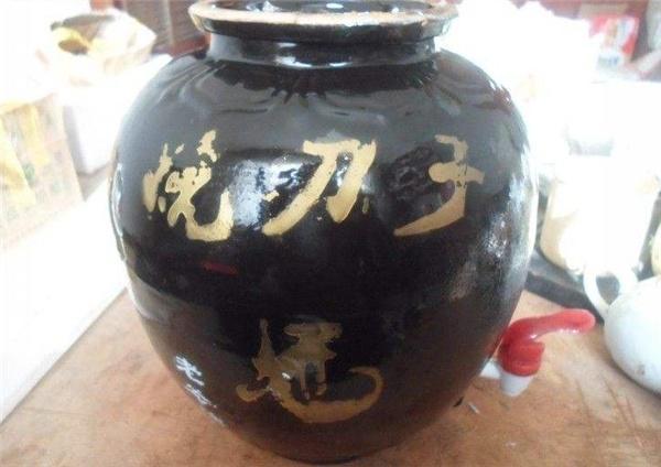 中国“最烈”的白酒，东北“烧刀子”你了解多少？打猎前都要喝_烈酒