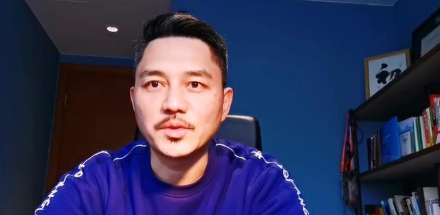 悄悄离开央视,这个帅帅的男主持,如今成胡渣大叔_顾斌