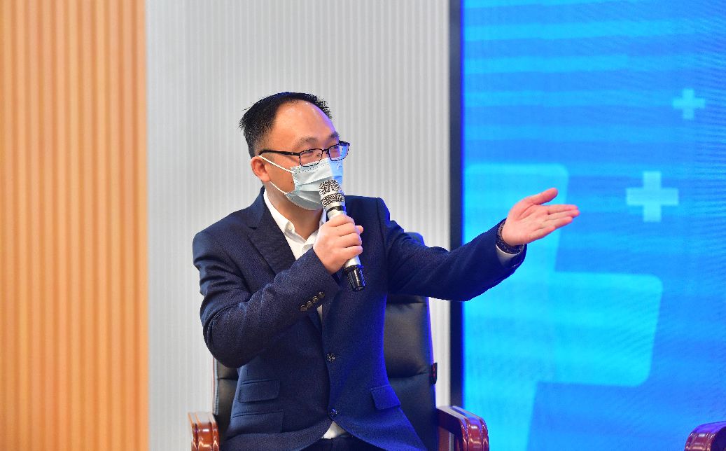 阜阳这4位年轻人真情流露…_王盼盼