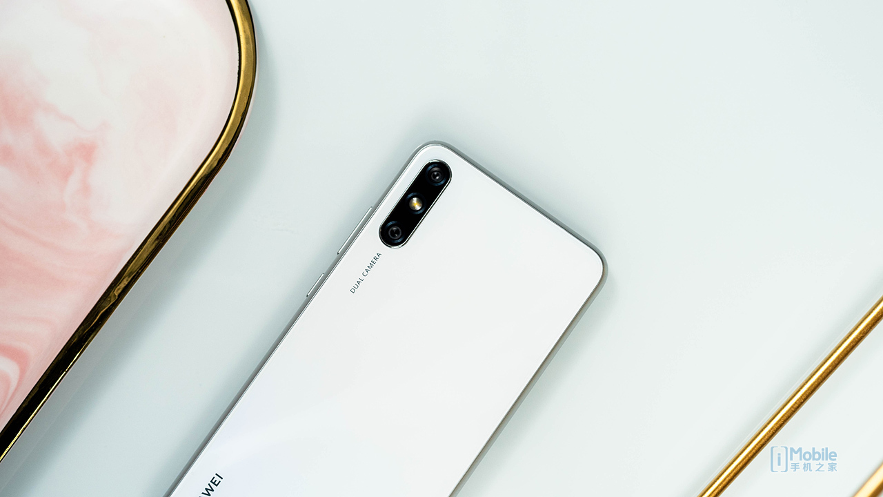 如珍珠般纯净典雅华为畅享10e珍珠白配色图赏