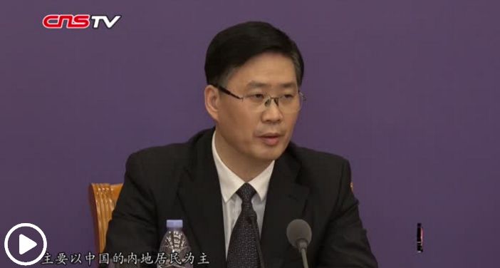 5)3月1日凌晨,武汉中心医院主任医师江学庆在抗击新冠肺炎疫情工作中