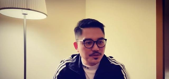 悄悄离开央视,这个帅帅的男主持,如今成胡渣大叔_顾斌