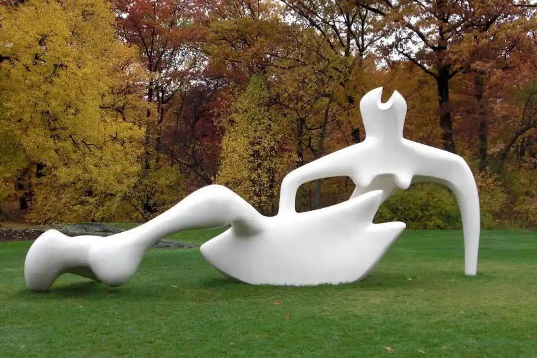亨利摩尔流动的雕塑