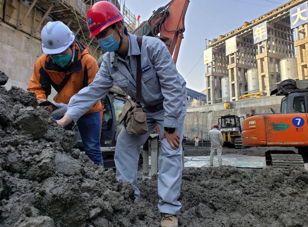 白鹤滩建设者战疫记千磨万击还坚劲