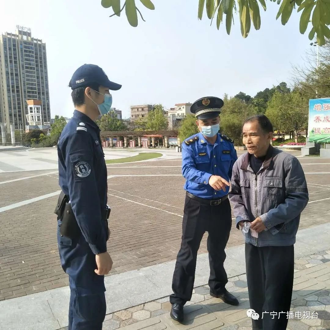 檢查組隨後對五二路的環姐雲吞麵食店,人民路的高盛飲食店,智興飲食店