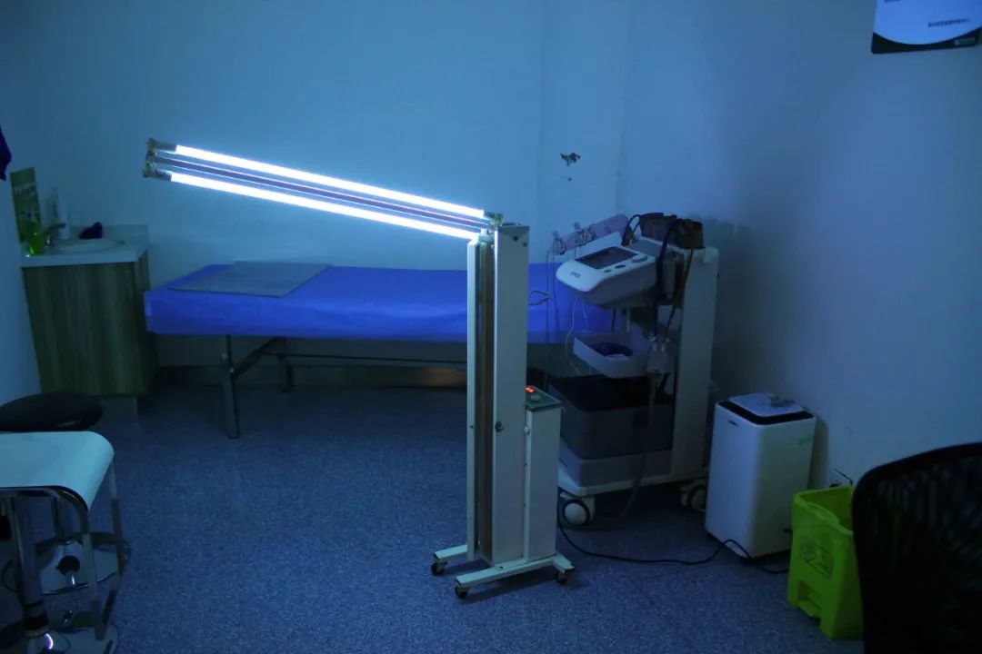 医疗器械紫外线烤灯图片
