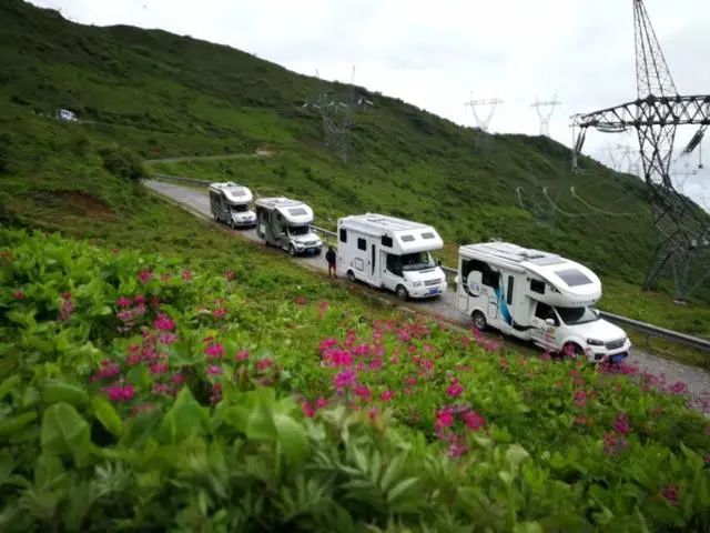 自驾房车再走乐西公路,轿顶山露营看日出美景