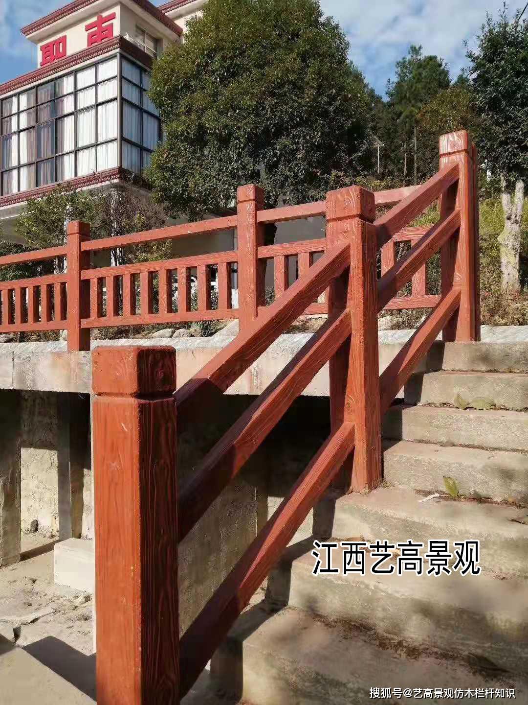 護欄價格多少一米制作仿木紋理,水泥圍欄護欄價格優勢_欄杆