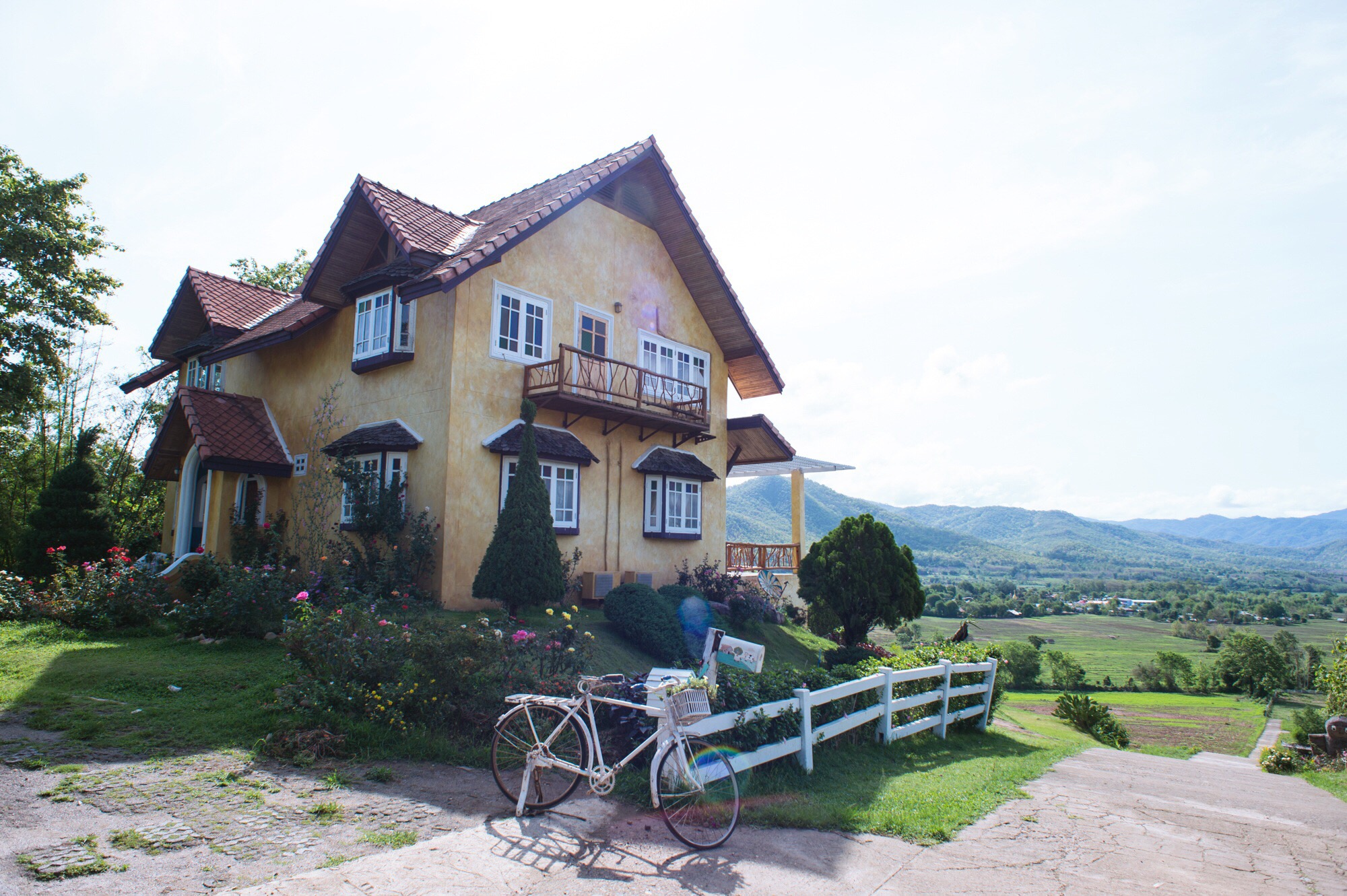 泰国拜县的网红屋虽然只有一栋房子却深受女性游客喜爱