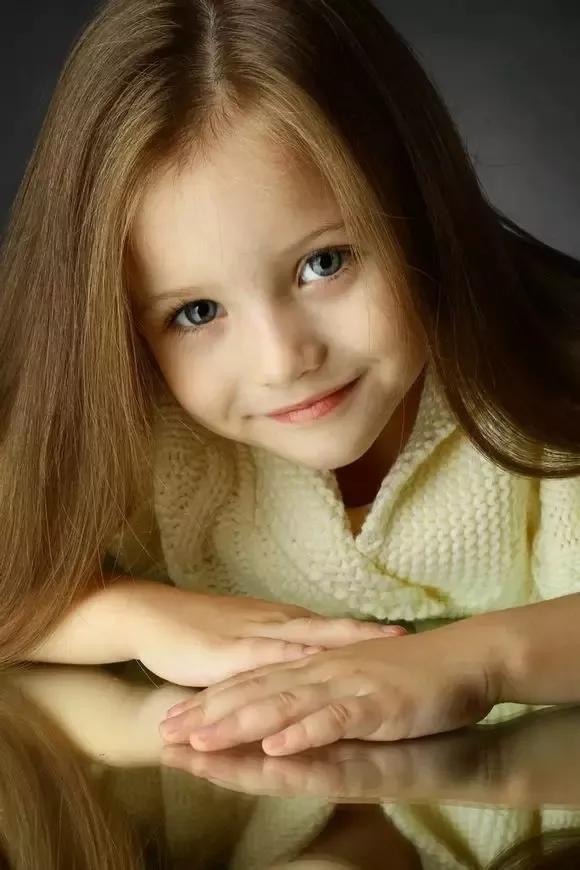 原创这些小女孩漂亮得不像实力派